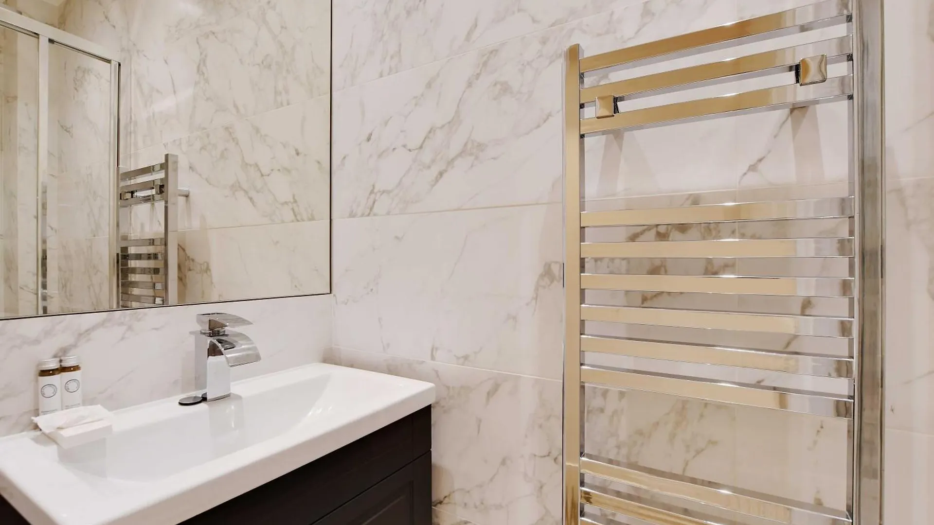 Modern Apartment - 2Br-6P - Marais Paris 0*,  France